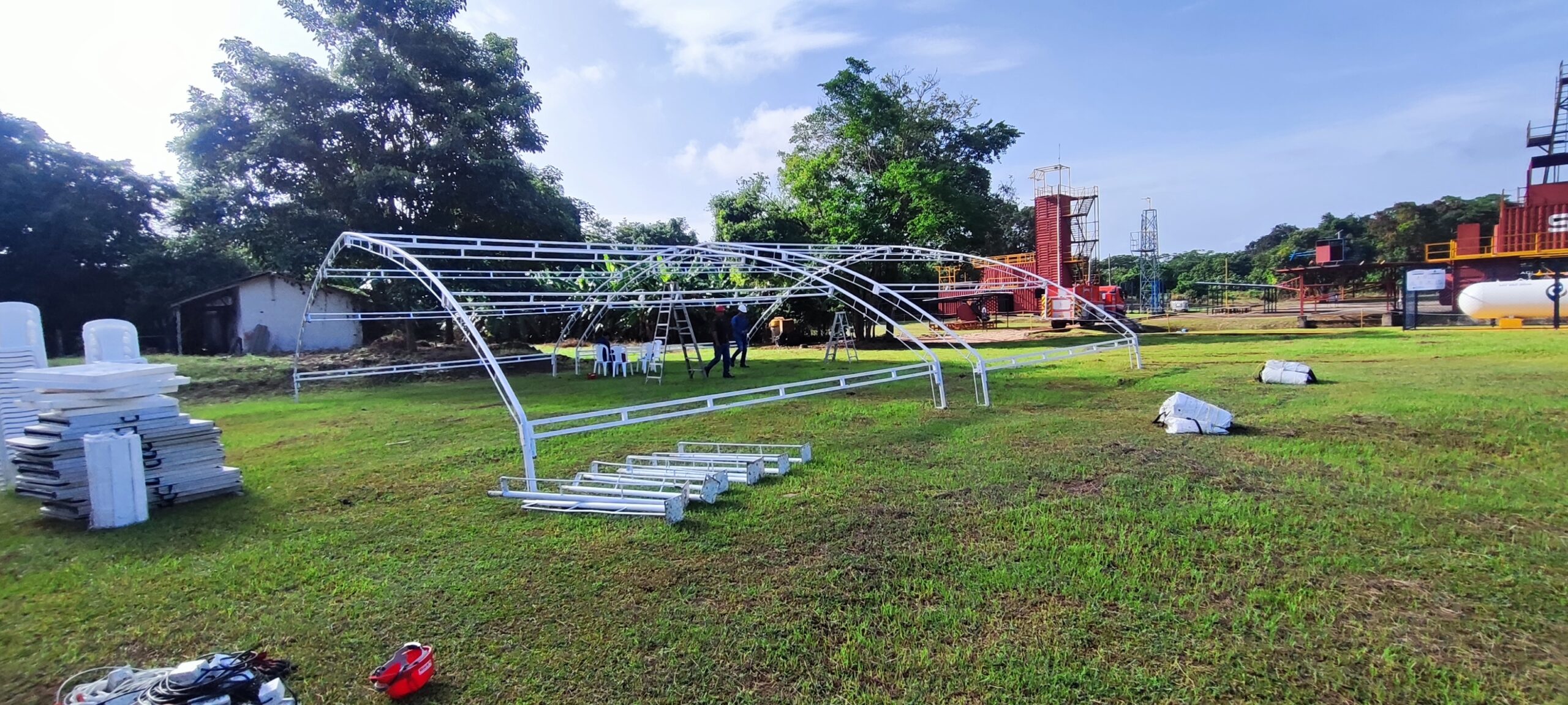 Hangar desmontable en Mamonal Cartagena para almacenamiento industrial
